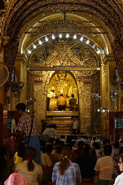 Mandalay-Bouddha Mahamuni-074